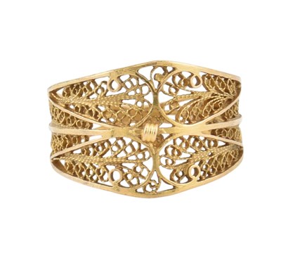 Lot 448 - 18CT GOLD FILIGREE RING