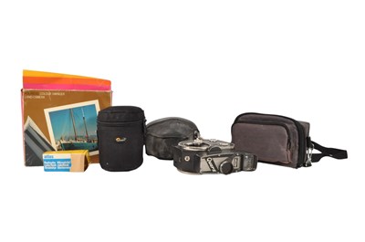 Lot 225 - COLLECTION OF 20TH CENTURY CAMERAS AND LENSES