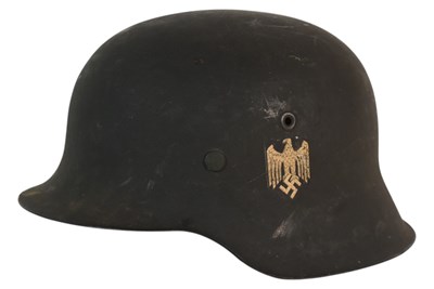 Lot 140 - WWII SECOND WORLD WAR GERMAN ARMY M42 COMBAT HELMET