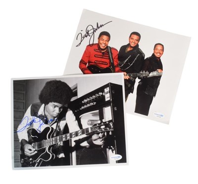 Lot 152 - TITO JACKSON (D.2024) - THE JACKSONS - AUTOGRAPHED PHOTOS - ACOA