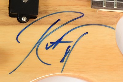 Lot 175 - METALLICA (BAND) - DUAL AUTOGRAPHED BASS GUITAR - ACOA