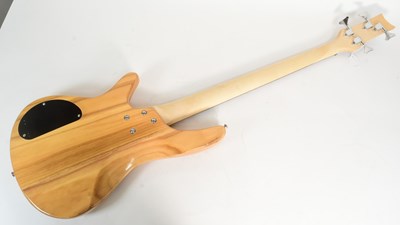 Lot 175 - METALLICA (BAND) - DUAL AUTOGRAPHED BASS GUITAR - ACOA