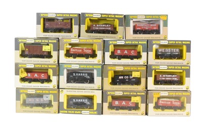 Lot 33 - MODEL RAILWAY - COLLECTION OF OO GAUGE ROLLING STOCK WAGONS