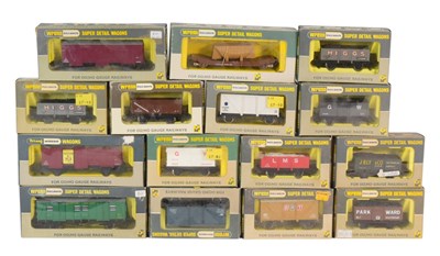 Lot 72 - MODEL RAILWAY - COLLECTION OF OO GAUGE ROLLING STOCK WAGONS