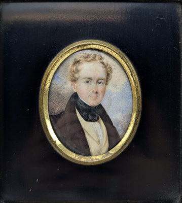 Lot 126 - ENGLISH EARLY 19TH CENTURY IVORY MINIATURE PORTRAIT OF A GENTLEMAN