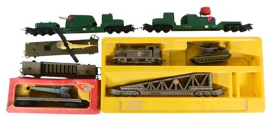 Lot 75 - MODEL RAILWAY - TRI-ANG BATTLE SPACE & NATO MODELS