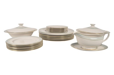 Lot 41 - ROYAL DOULTON - BERKSHIRE - LATE 20TH CENTURY CHINA DINNER SERVICE