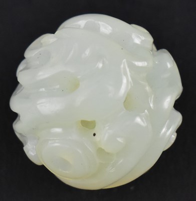 Lot 175 - QING DYNASTY PALE CELADON JADE CARVED WITH "DOUBLE DRAGONS" 清 青白玉 双龙吊锤
