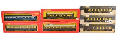 Lot 95 - MODEL RAILWAY - COLLECTION OF HORNBY & WRENN OO GAUGE COACHES