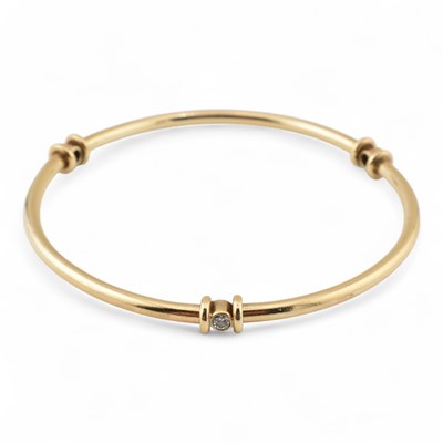Lot 67 - CONTEMPORARY GOLD & DIAMOND BANGLE