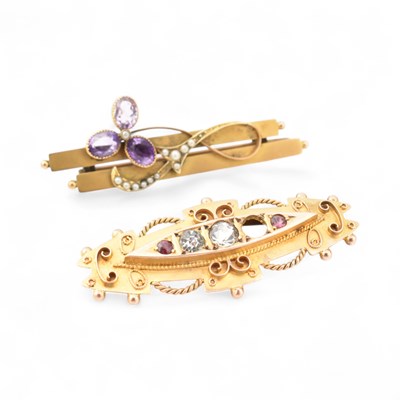 Lot 337 - TWO EARLY 20TH CENTURY 9CT GOLD GEM SET BROOCH PINS