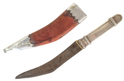 Lot 49 - EARLY 20TH CENTURY SOUTHERN ARABIAN SHAFRA DAGGER