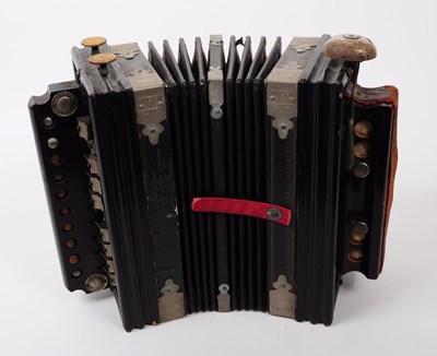 Lot 403 - EARLY 20TH CENTURY CAMPBELL & CO SQUEEZEBOX