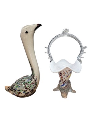 Lot 60 - VINTAGE 20TH CENTURY END OF DAY GLASS POSY BASKET AND SWAN FIGURE