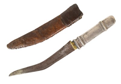 Lot 196 - EARLY 20TH CENTURY SOUTHERN ARABIAN SHAFRA DAGGER