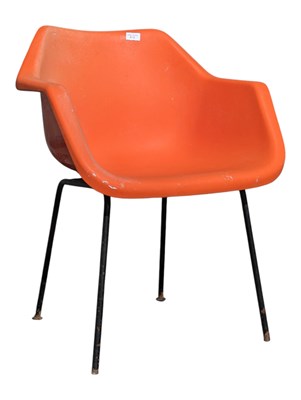 Lot 819 - BRITISH MODERN DESIGN - MID CENTURY PLASTIC MOULDED ARMCHAIR