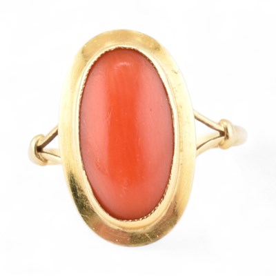 Lot 426 - ITALIAN 18CT GOLD & CORAL CABOCHON RING