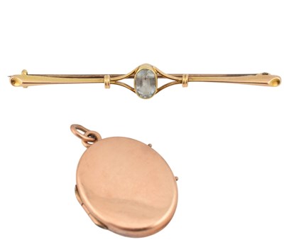 Lot 225 - 15CT GOLD AQUAMARINE BROOCH & A GOLD LOCKET