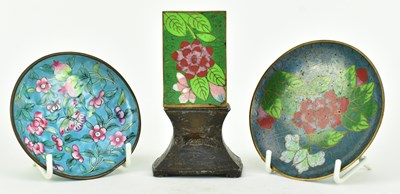 Lot 173 - TWO QING DYNASTY CLOISONNE PIECES 清 掐丝珐琅火柴盒带座和碟子