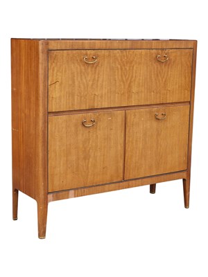 Lot 1005 - GREAVES & THOMAS - MID CENTURY WALNUT WRITING DESK / COMPACTUM