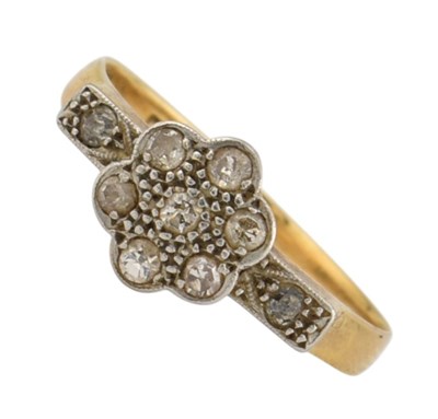 Lot 188 - 18CT GOLD & DIAMOND DAISY CLUSTER RING