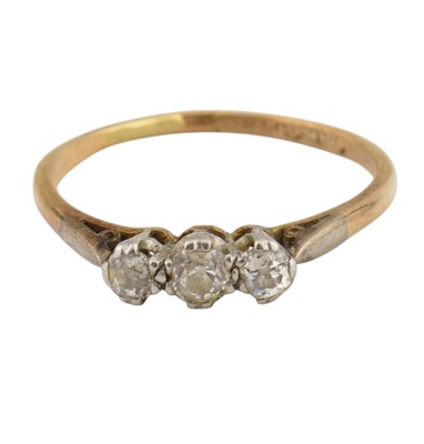 Lot 277 - 18CT GOLD & DIAMOND THREE STONE RING