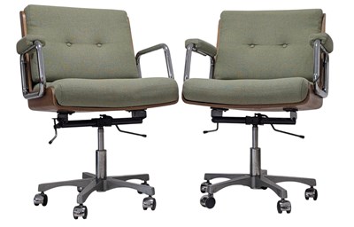Lot 98 - PAIR OF GIROFLEX MID CENTURY CIRCA 1960S UPHOLSTERED & CHROME SWIVEL CHAIRS