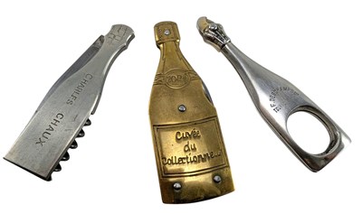 Lot 71 - THREE VINTAGE 20TH CENTURY NOVELTY ADVERTISING BOTTLE SHAPED PENKNIVES / CORKSCREWS