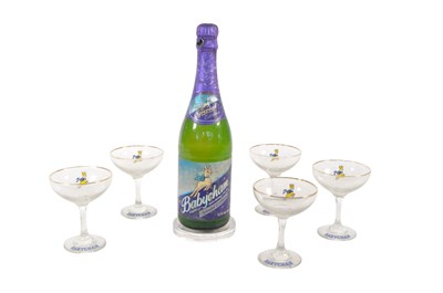 Lot 64 - 1970S VINTAGE BOTTLE OF BABYCHAM WITH FIVE BRANDED GLASSES