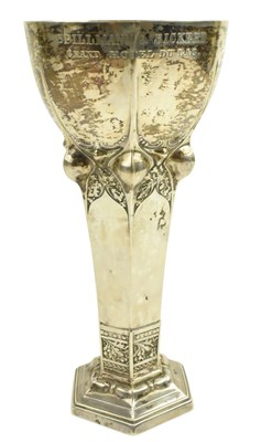Lot 9 - 20TH CENTURY GERMAN ART NOUVEAU SESSIONIST TROPHY VASE