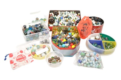 Lot 62 - LARGE COLLECTION OF 19TH AND 20TH CENTURY VINTAGE MARBLES