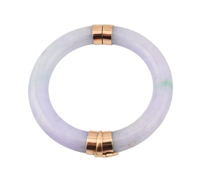 Lot 29 - VINTAGE GOLD MOUNTED LAVENDER JADE BANGLE