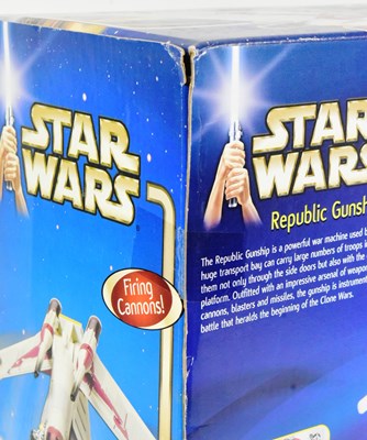Lot 125 - STAR WARS - 2002 HASBRO AOTC REPUBLIC GUNSHIP
