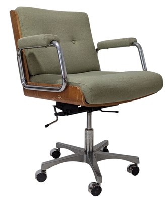 Lot 73 - GIROFLEX - RETRO MID CENTURY UPHOLSTERED & CHROME SWIVEL CHAIR