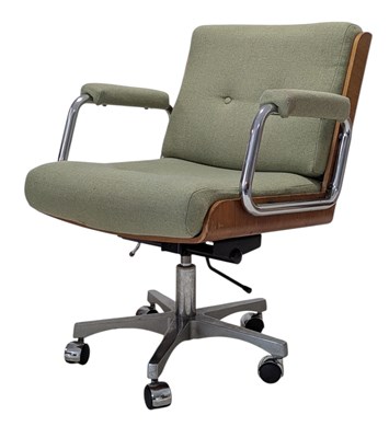 Lot 187 - GIROFLEX - RETRO MID CENTURY UPHOLSTERED & CHROME SWIVEL CHAIR