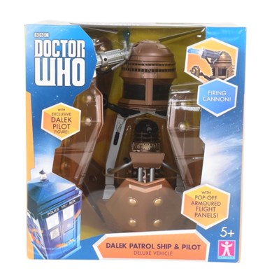 Lot 154 - DOCTOR WHO - CHARACTER OPTIONS - DALEK PATROL SHIP & PILOT