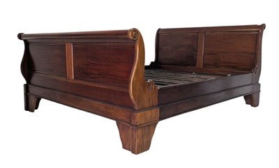 Lot 611 - CONTEMPORARY HIGH-END MAHOGANY SLEIGH BED