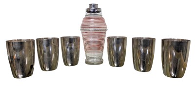 Lot 79 - MID CENTURY ART DECO GLASS & CHROME COCKTAIL SHAKER / POURER WITH SET OF SIX TUMBLERS