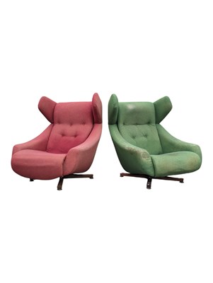 Lot 863 - PAIR OF MID CENTURY PARKER KNOLL STATESMAN MANNER SWIVEL CHAIRS