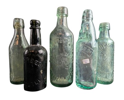 Lot 126 - COLLECTION OF FIVE VINTAGE ADVERTISING CODD & SIMILAR BOTTLES