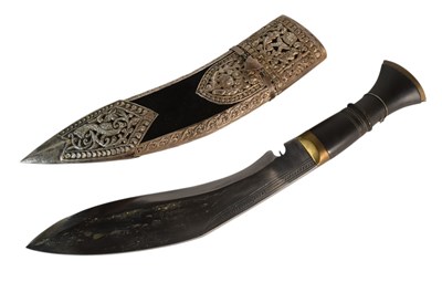 Lot 56 - VINTAGE NAPELESE KUKRI KNIFE WITH ORNATE SHEATH
