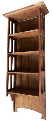 Lot 567 - ARTS & CRAFTS CIRCA 1920S OAK WOOD WALL HANGING BOOKCASE SHELVES