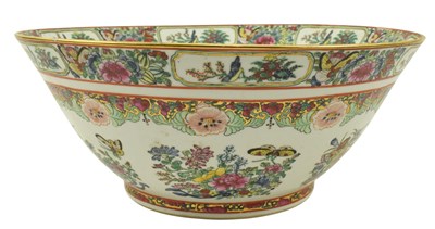 Lot 84 - LARGE 20TH CENTURY CANTON FAMILLE ROSE PUNCH BOWL 20世纪广彩潘翠盌