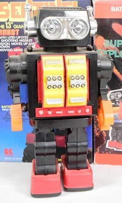 Lot 644 - RETRO TOYS - X4 VINTAGE BATTERY OPERATED ROBOTS