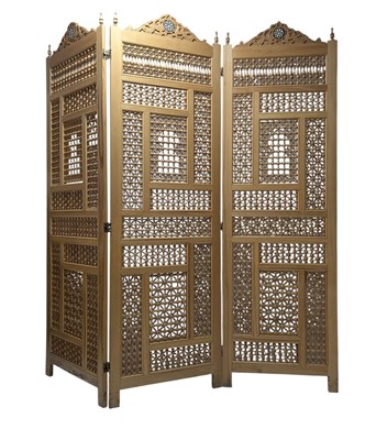 Lot 621 - SYRIAN EASTER MASHRABIYA CARVED LIGHT OAK & HARDWOOD THREE-FOLD WORK SCREEN
