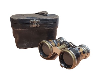 Lot 336 - VINTAGE 20TH CENTURY CIRCA 1940S TORTOISESHELL OPERA BINOCULARS