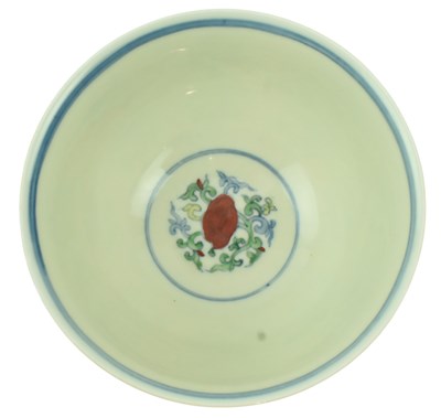 Lot 12 - CHINESE DOUCAI 'EIGHT BUDDHIST EMBLEMS' PORCELAIN BOWL 鬥彩蓮托八吉祥紋盌