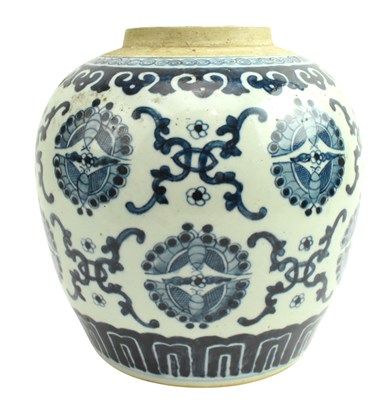 Lot 32 - QING DYNASTY BLUE AND WHITE 'BUTTERFLY' GINGER JAR 清 青花福寿纹罐