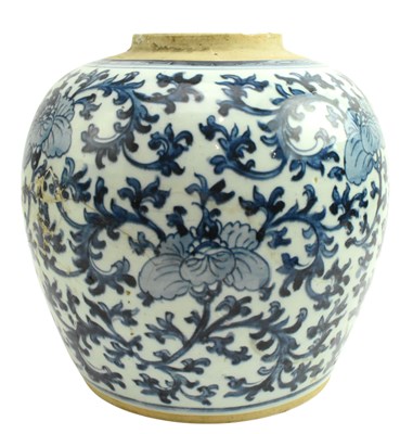 Lot 142 - QING QIANLONG BLUE AND WHITE 'PEONY' GINGER JAR 清 乾隆缠枝莲纹罐