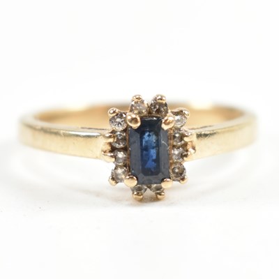 Lot 251 - HALLMARKED 9CT GOLD SAPPHIRE & DIAMOND CLUSTER RING